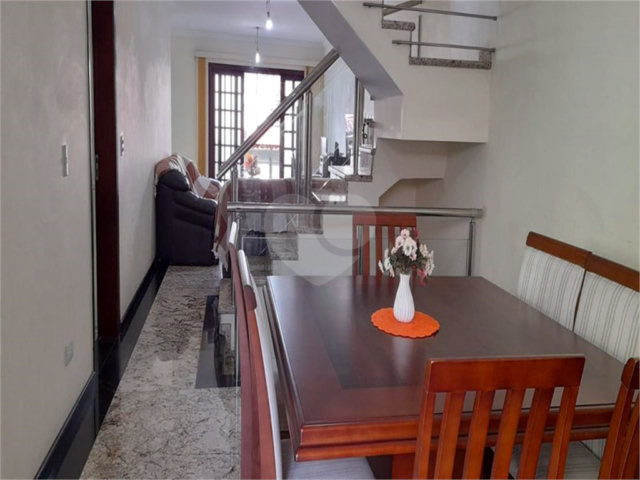 Sobrado à venda com 3 suítes em Vila Romero, São Paulo, SP