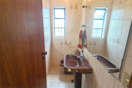 Sobrado à venda com 3 quartos, sendo 1 suíte, em Cidade São Francisco, São Paulo, SP