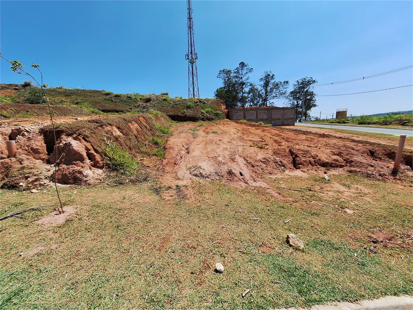 Terreno à venda com 1 suíte no condomínio Comercial Independência, Vinhedo - SP