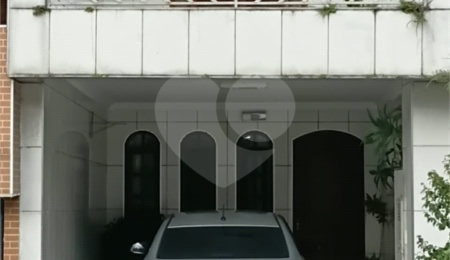 Sobrado em condomínio fechado com 3 dormitórios e 100m2