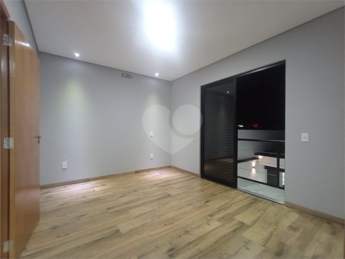 Casa à venda com 3 quartos, sendo 2 suítes, no condomínio Vila Rica, Indaiatuba - SP