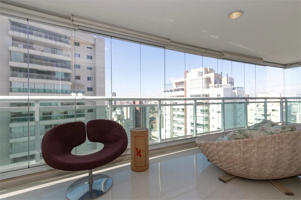 Apartamento à venda com 4 quartos, sendo 3 suítes,  em Vila Romana, São Paulo, SP