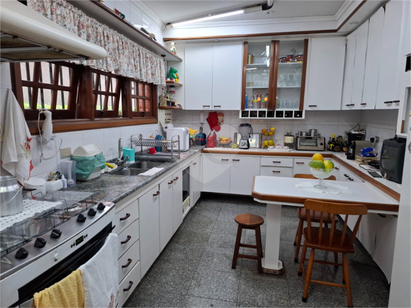 Sobrado à venda com 4 quartos, sendo 2 suítes,  em Jardim Leonor, São Paulo, SP