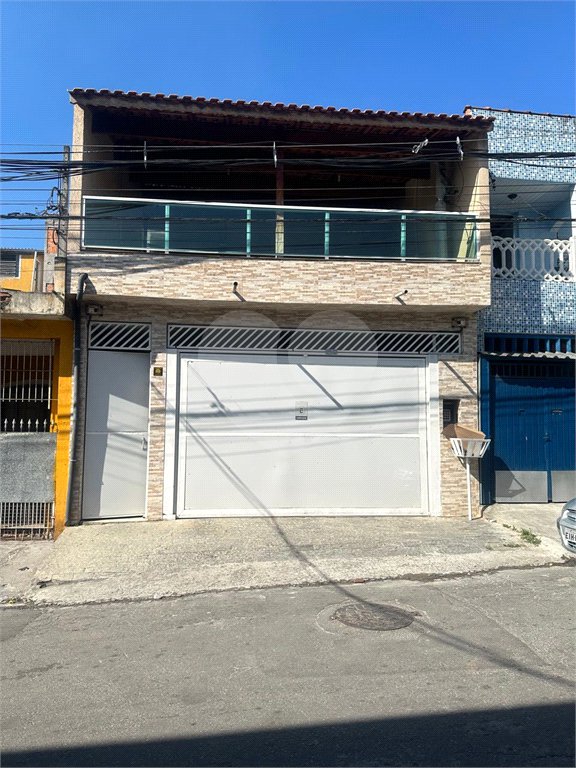Sobrado à venda com 4 quartos em Jardim Luciana, Itaquaquecetuba, SP