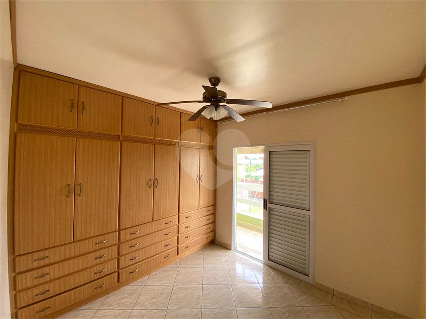 Casa à venda com 6 quartos, sendo 1 suíte, no condomínio Horizonte Azul I, Itupeva - SP