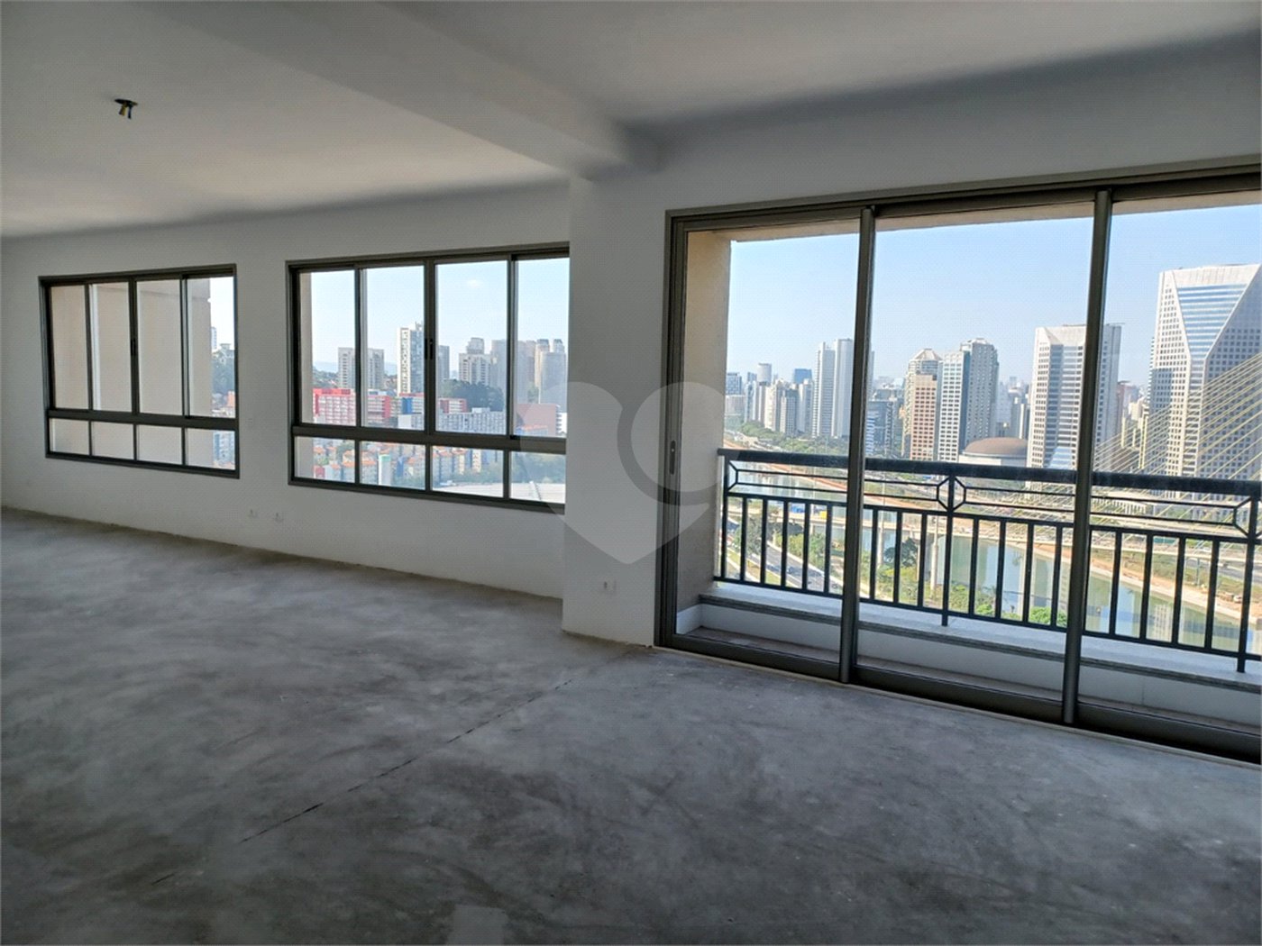 Apartamento à venda com 4 suítes em Real Parque, São Paulo, SP
