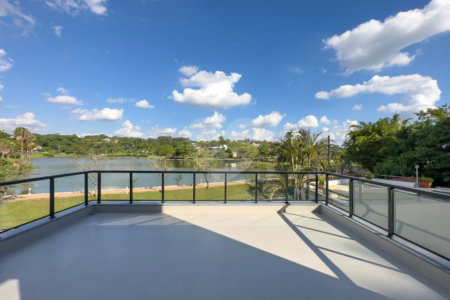 Casa à venda com 4 quartos, sendo 3 suítes, no condomínio Estância Marambaia, Vinhedo - SP