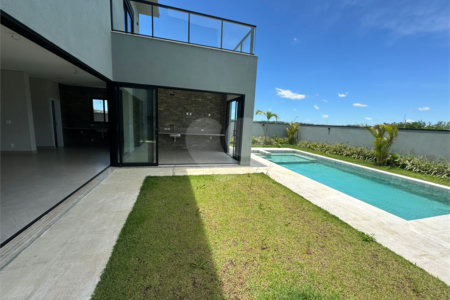 Casa à venda com 4 suítes no condomínio Villas do Golf, Itu - SP