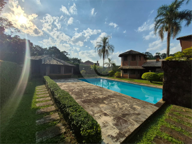Casa à venda com 3 quartos, sendo 1 suíte,  no condomínio Alpes da Cantareira, Mairiporã - SP