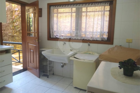 Casa à venda com 4 quartos, sendo 2 suítes, no condomínio Osato, Atibaia - SP