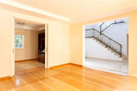 Casa à venda com 4 suítes em Jardim Leonor, São Paulo, SP