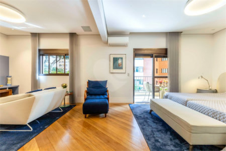 Apartamento à venda com 4 quartos, sendo 3 suítes, em Moema, São Paulo, SP