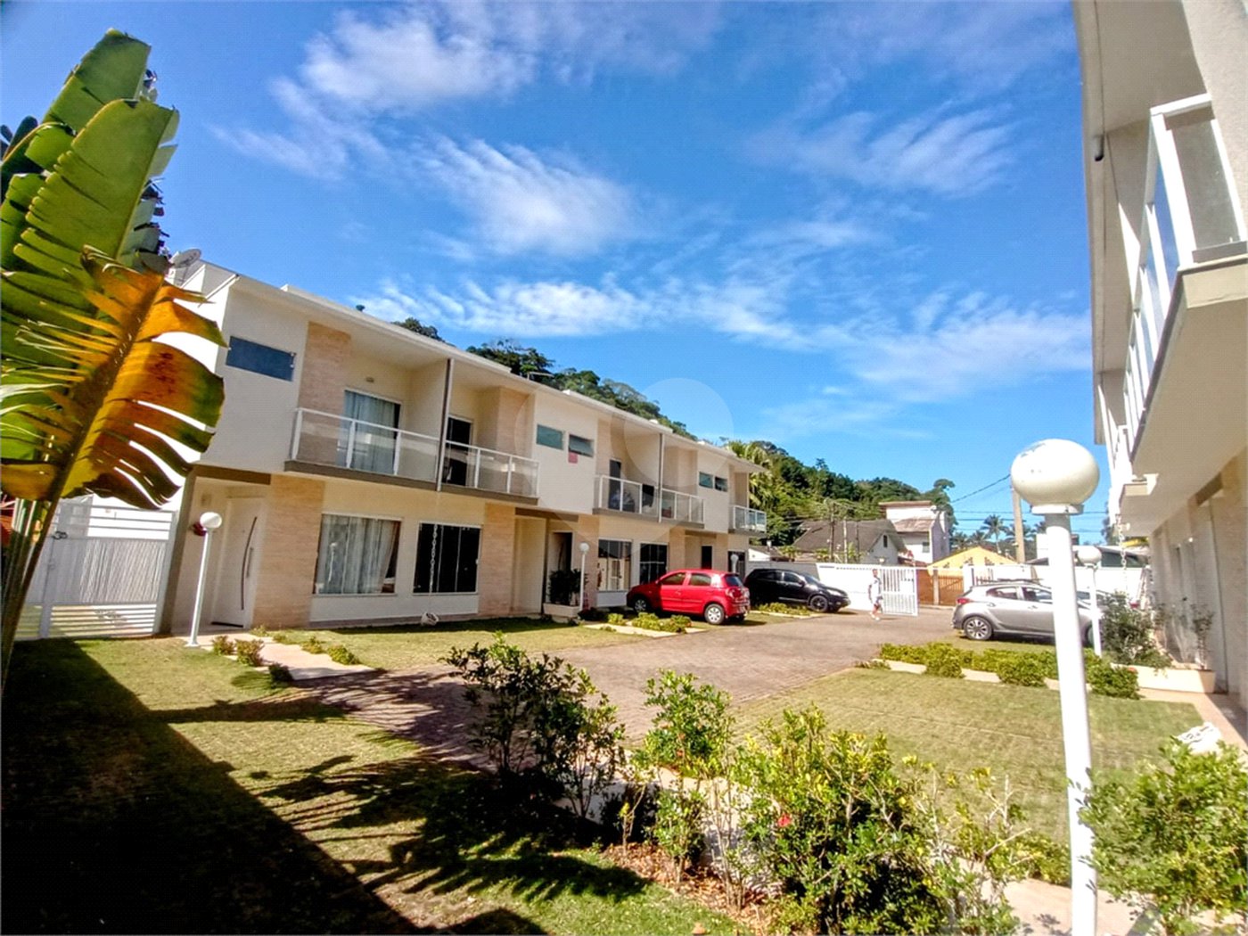 Casa à venda com 2 suítes em Jardim Adalgisa, Caraguatatuba, SP