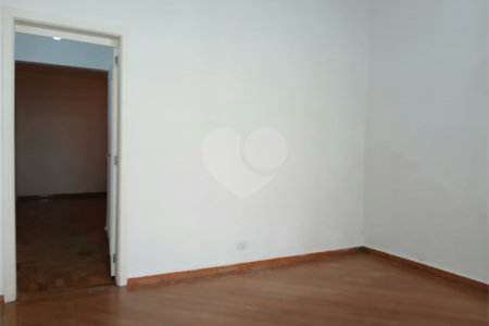 Casa Térrea à venda com 3 quartos em Pacaembu, São Paulo, SP