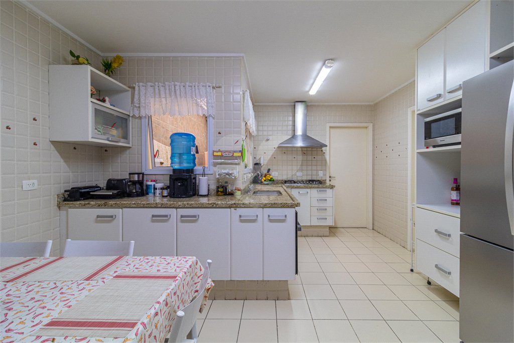 Casa à venda com 4 suítes no condomínio Vila das Acacias, São Paulo - SP