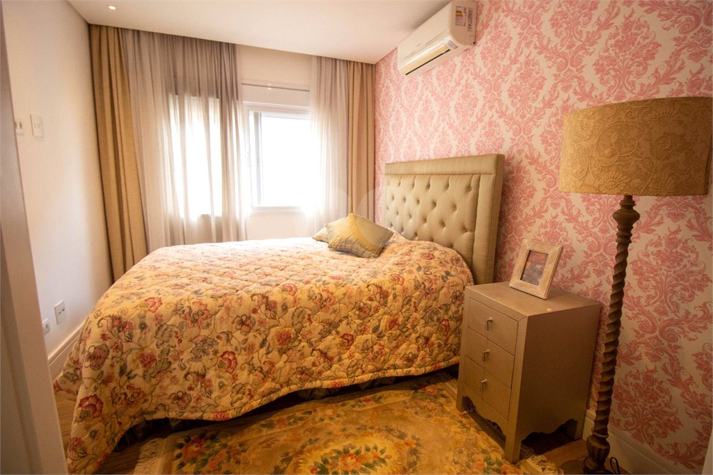 Casa à venda com 4 suítes em Tamboré, Santana de Parnaíba, SP
