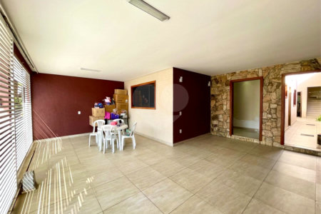 Sobrado à venda com 4 quartos, sendo 1 suíte, em Jardim Santa Bárbara, Sorocaba, SP