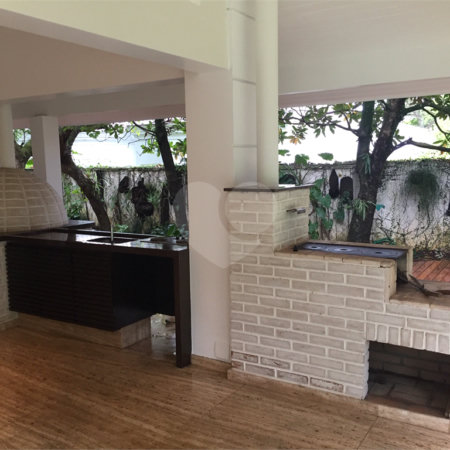 Casa à venda com 4 quartos, sendo 2 suítes, no condomínio Residencial Morumbi, São Paulo - SP
