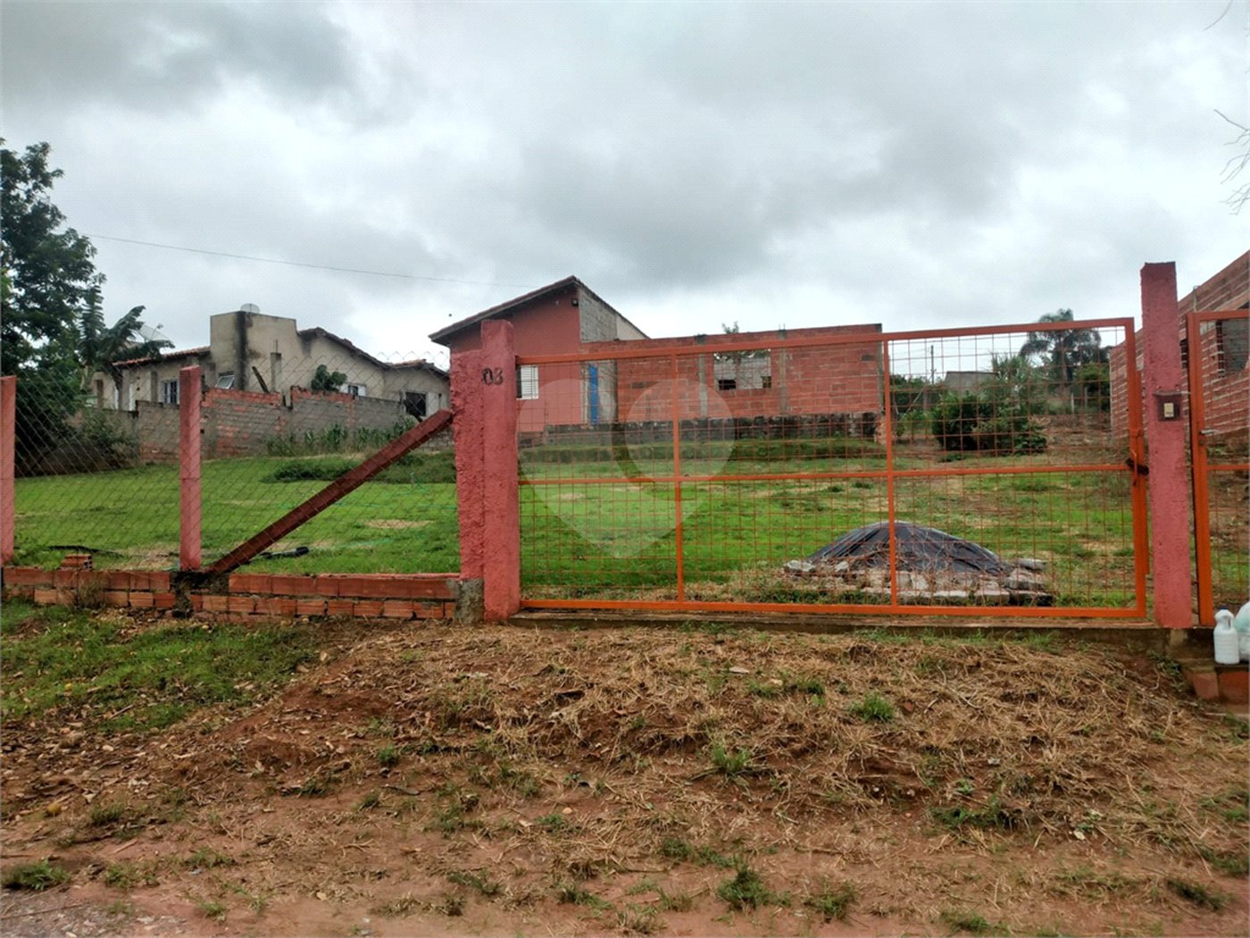 Casa à venda com 2 suítes no condomínio Portal dos Pássaros, Alambari - SP