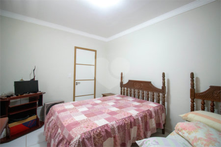 Sobrado à venda com 4 quartos, sendo 3 suítes,  no Centro, São Roque, SP