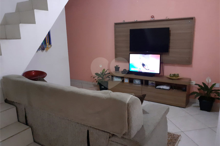 Sobrado à venda com 3 quartos em Jardim Presidente Dutra, Guarulhos, SP