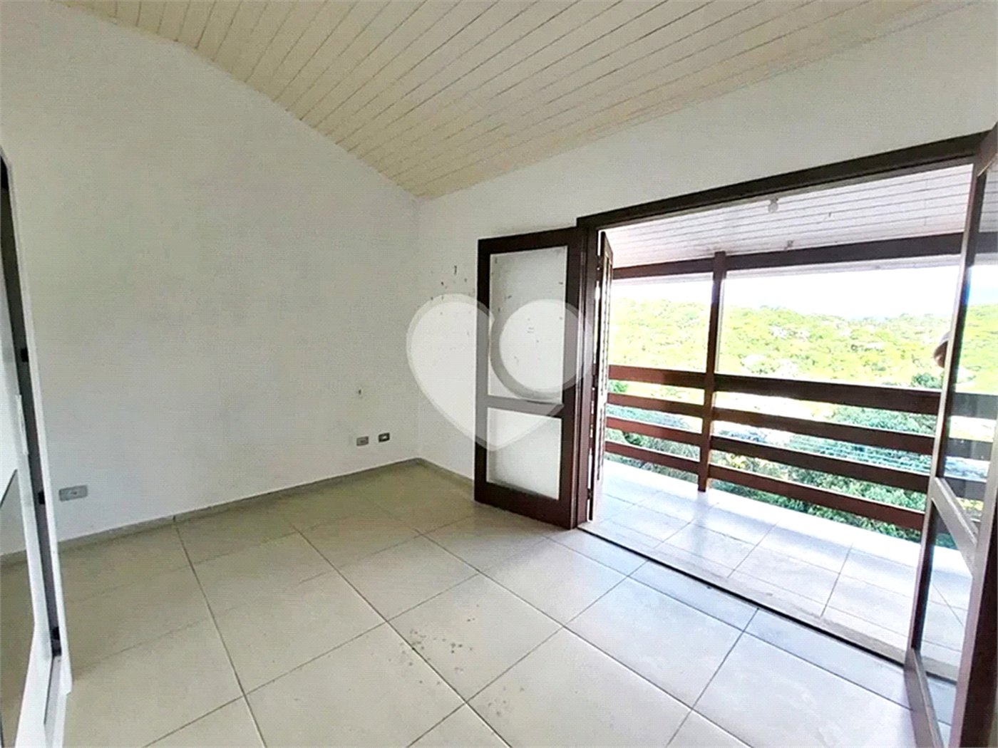 Casa à venda ou para alugar com 7 quartos, sendo 5 suítes, no condomínio Sausalito, Mairiporã - SP