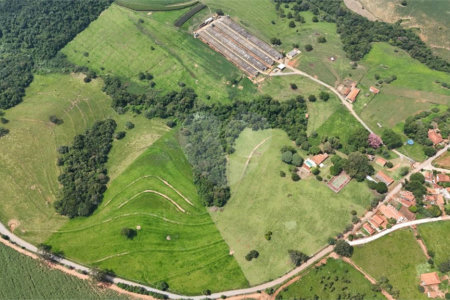 Chácara à venda com 3 quartos, sendo 1 suíte, em Cercadinho, Alambari, SP