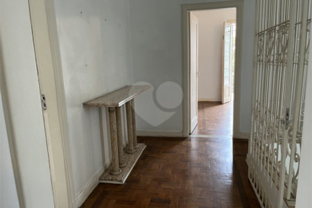 Sobrado à venda com 4 quartos, sendo 1 suíte, em Liberdade, São Paulo, SP