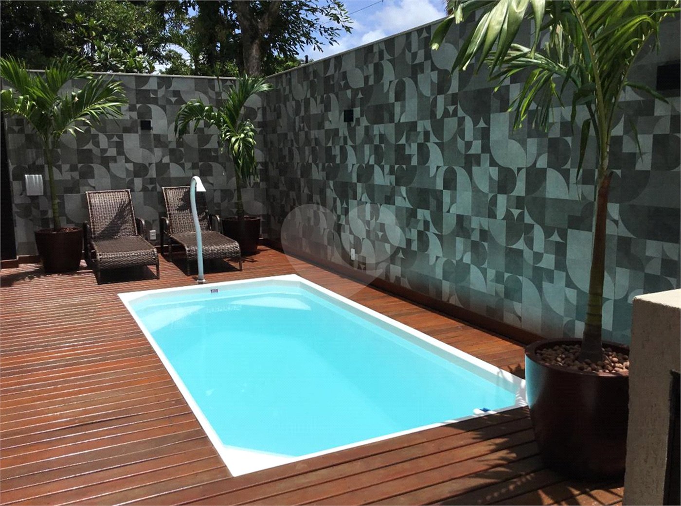 Casa à venda com 3 quartos, sendo 2 suítes, no condomínio Recanto das Palmeiras, Rio de Janeiro - RJ
