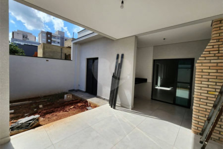 Casa à venda com 3 quartos, sendo 1 suíte, no condomínio Santinon, Sorocaba - SP