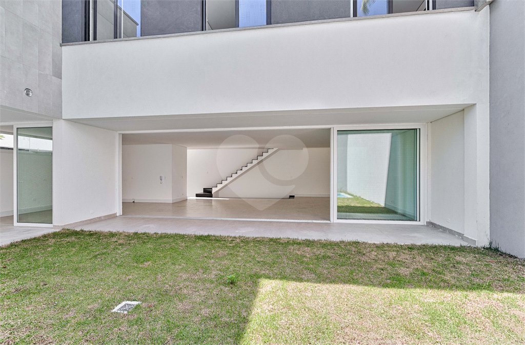 Casa à venda com 4 suítes no condomínio Edifício Jade, São Paulo - SP