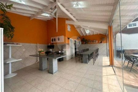 Casa à venda com 3 quartos, sendo 1 suíte, no condomínio Residencial Delle Stelle, Louveira - SP