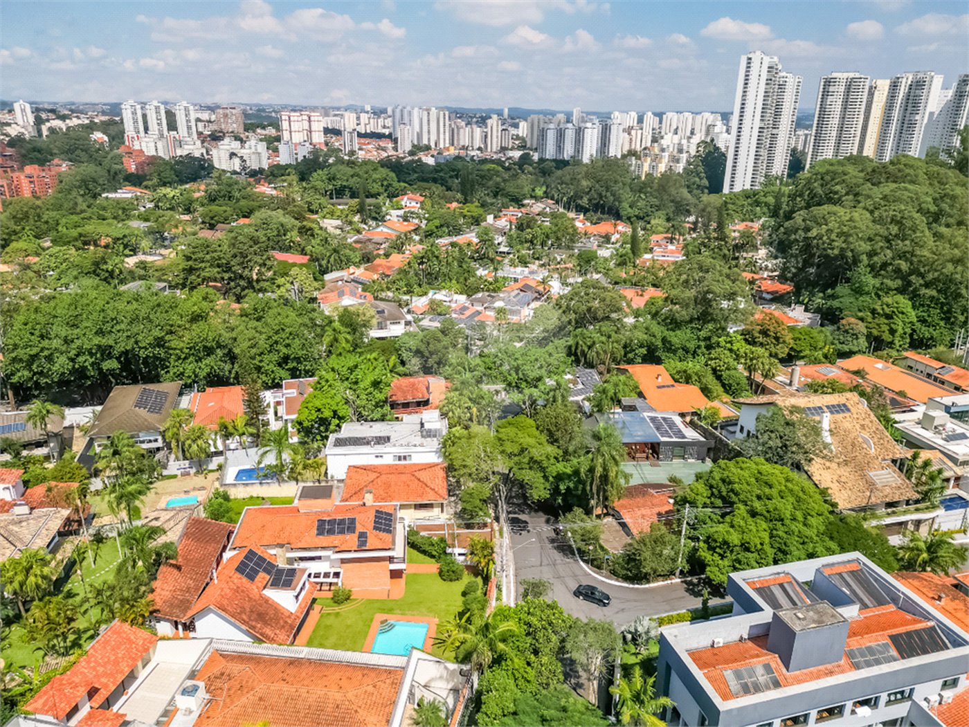 Casa à venda com 4 quartos, sendo 2 suítes, em Jardim Marajoara, São Paulo, SP