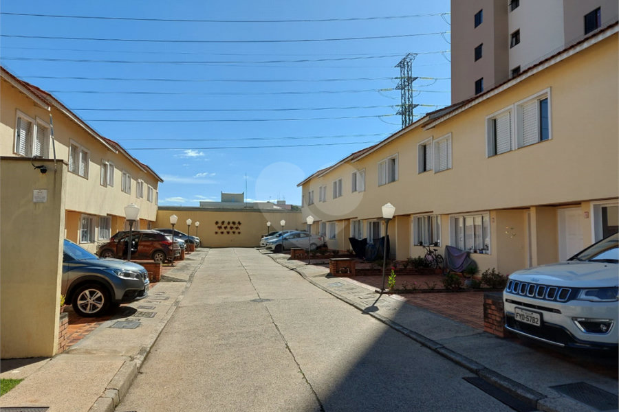 Casa à venda com 3 quartos, sendo 1 suíte, no condomínio Vila das Macieiras, São Paulo - SP