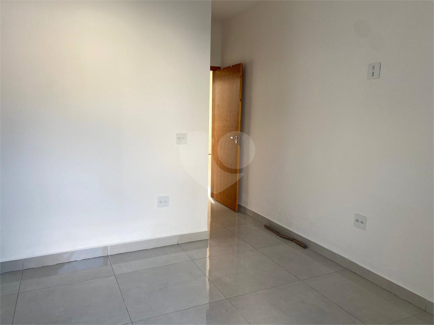 Casa à venda com 2 quartos, sendo 1 suíte, no condomínio Ilha das Águas, Salto - SP