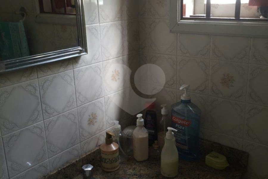Casa à venda com 4 quartos, sendo 1 suíte, em Jardim das Laranjeiras, São Paulo, SP