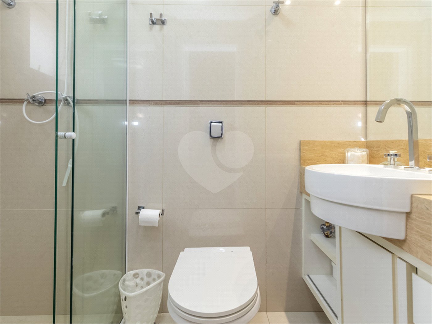 Apartamento à venda com 3 quartos, sendo 1 suíte,  em Vila Clementino, São Paulo, SP