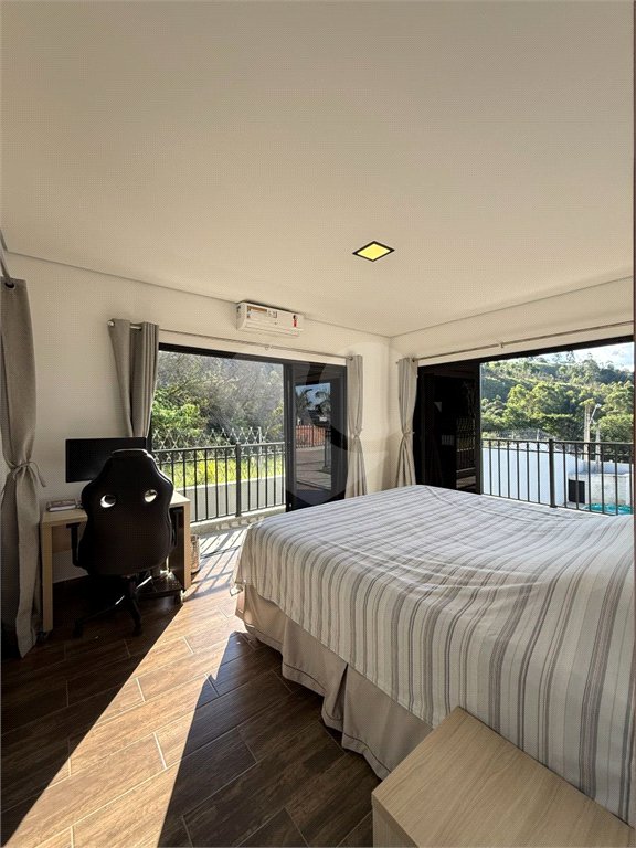 Sobrado à venda com 3 quartos, sendo 1 suíte, em Loteamento Parque Residencial Serras de Atibaia Ii, Atibaia, SP