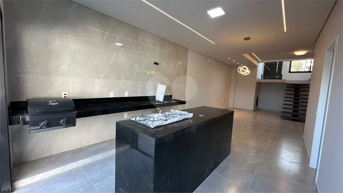 Casa à venda com 2 quartos, sendo 1 suíte,  no condomínio Portal dos Sabiás, Itu - SP