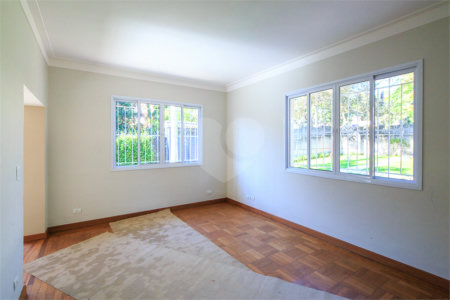 Casa Térrea à venda com 3 quartos, sendo 1 suíte, em Alto da Boa Vista, São Paulo, SP