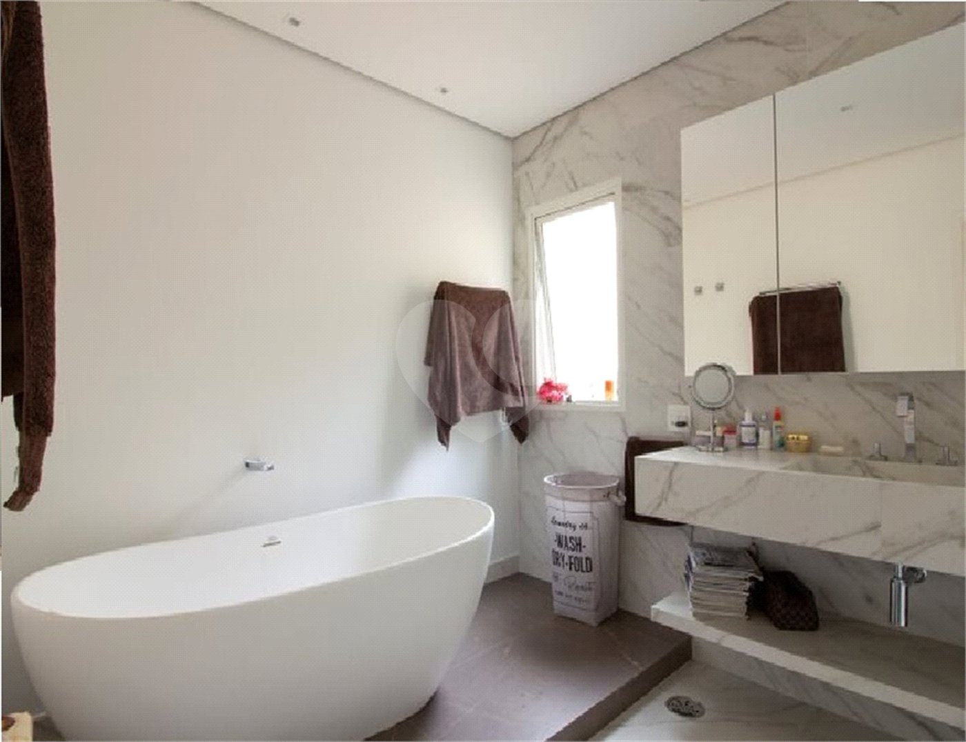 Casa à venda com 4 suítes no condomínio Outeiro, São Paulo - SP
