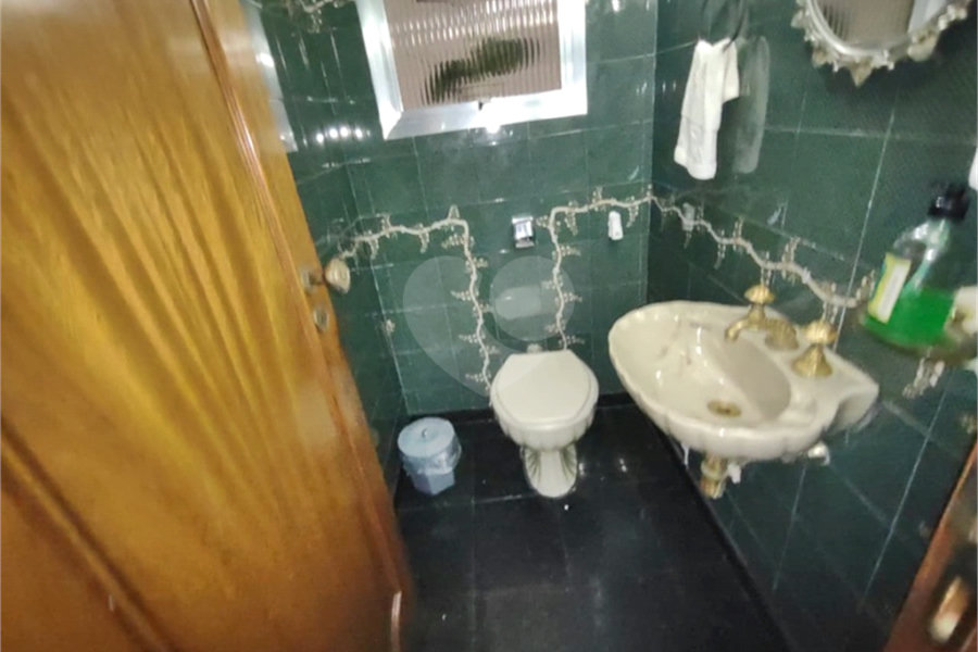 Casa à venda com 3 quartos, sendo 1 suíte, no condomínio Vila Paiva, São Paulo - SP