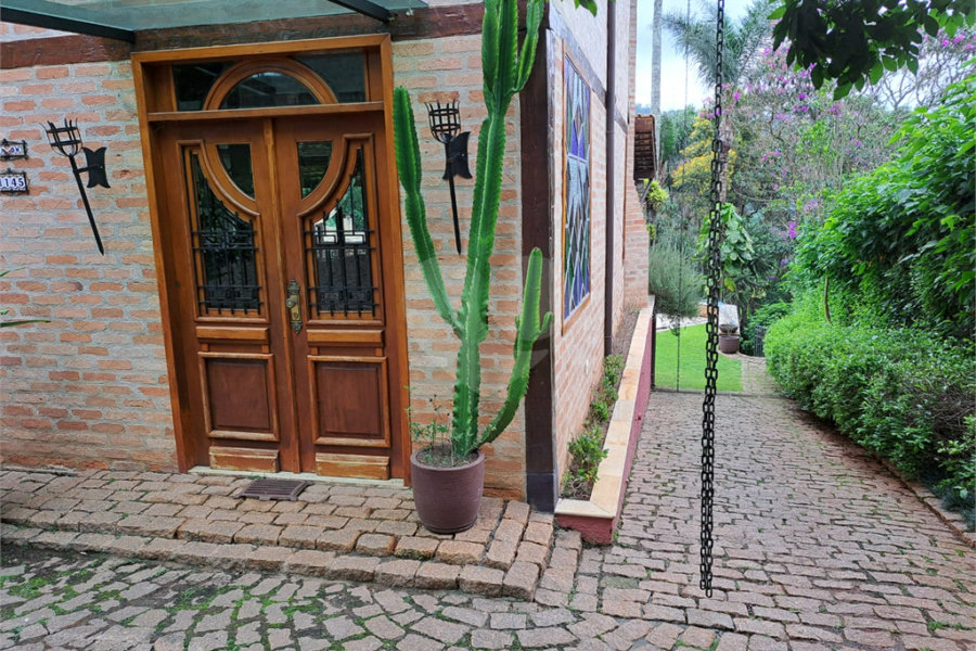 Casa à venda ou para alugar com 3 quartos, sendo 1 suíte,  no condomínio Parque Petrópolis 4 Secção, Mairiporã - SP