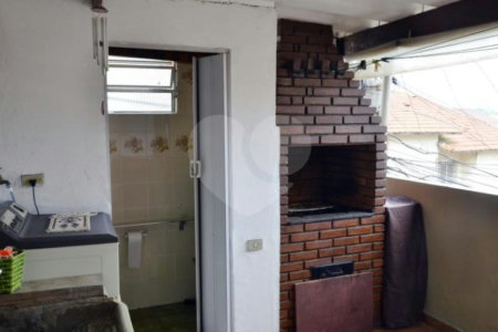 Sobrado na Saúde (2 casas c/2 quartos cada uma/entradas separadas)
