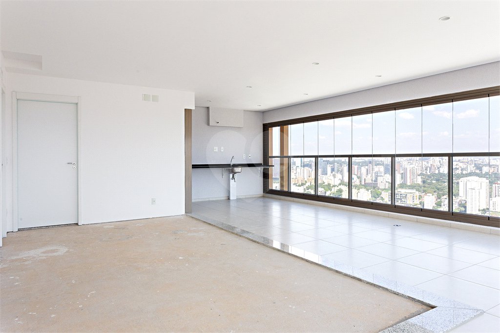 Apartamento à venda com 3 suítes em Sumarezinho, São Paulo, SP