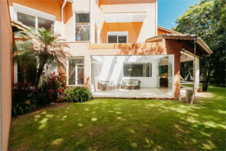 Casa à venda com 5 quartos, sendo 4 suítes, no condomínio Figueira Garden, Atibaia - SP
