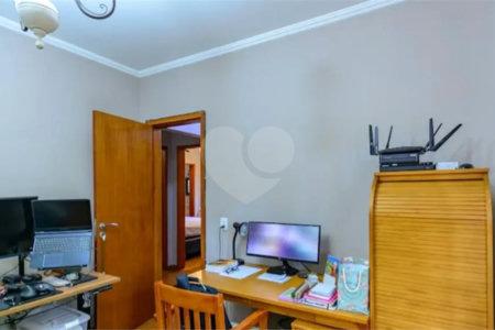 Casa à venda com 4 quartos, sendo 2 suítes,  em Granja Viana, Cotia, SP