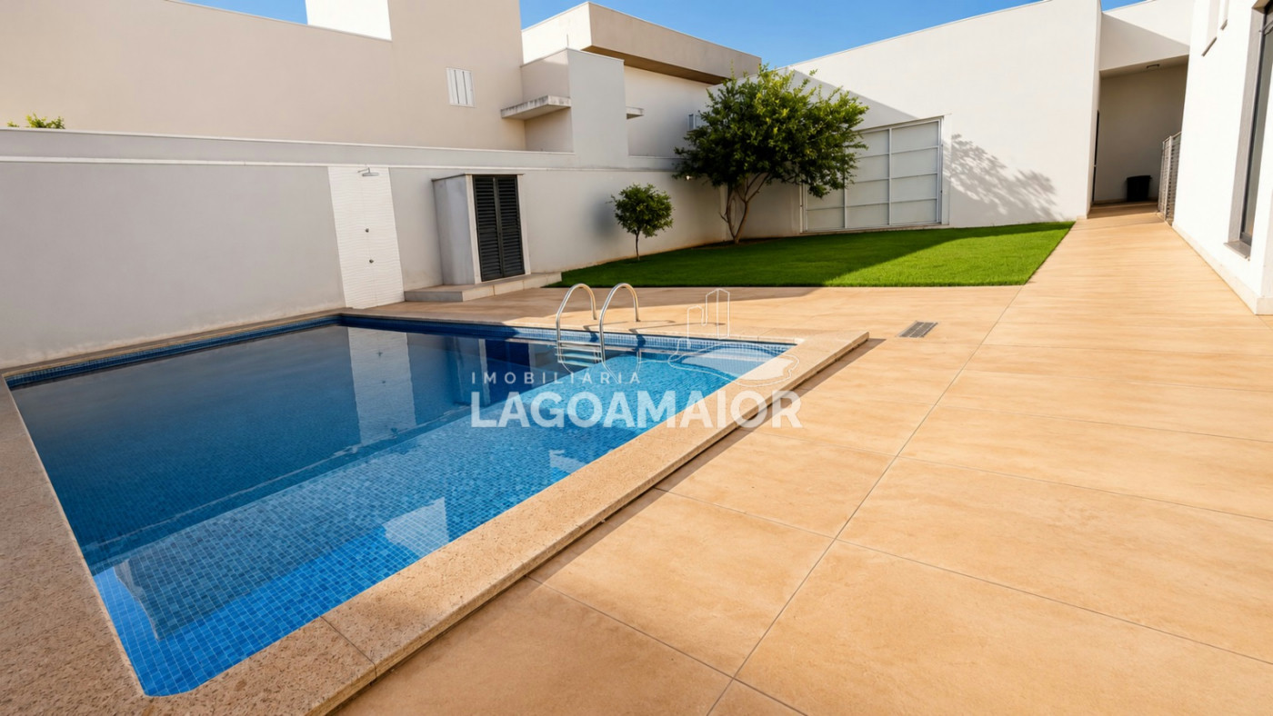 Casa à venda com 3 quartos, sendo 3 suítes, no condomínio Residencial Costa Leste, Três Lagoas - MS