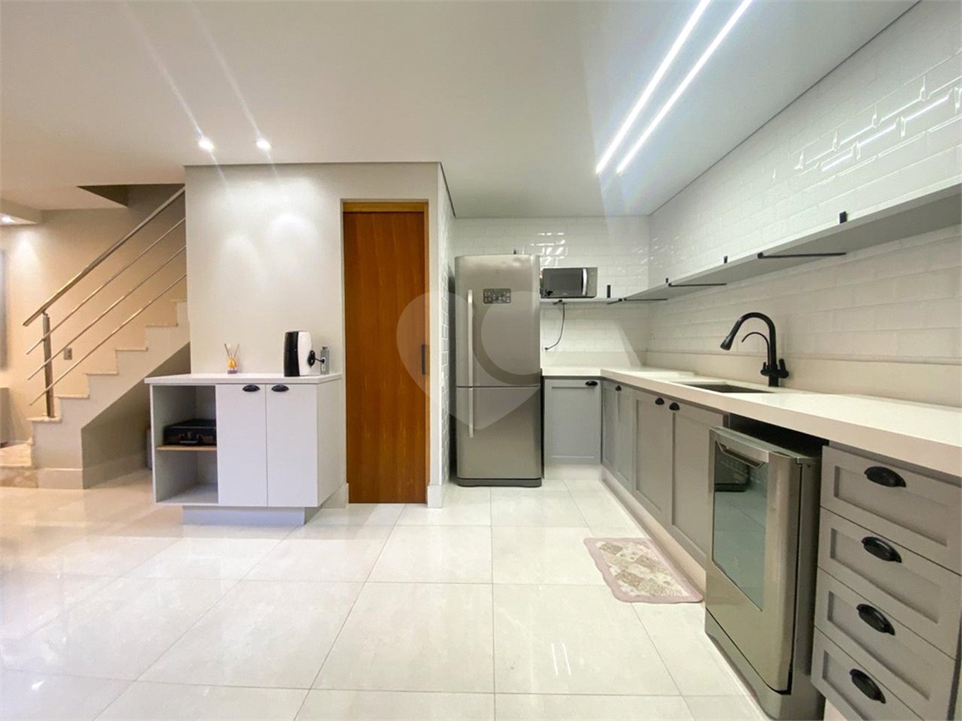 Sobrado à venda com 3 quartos, sendo 1 suíte, em Vila Nivi, São Paulo, SP