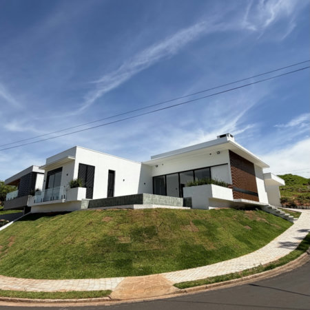 Casa à venda com 4 quartos, sendo 2 suítes, no condomínio Residencial Damha Belvedere, Presidente Prudente - SP
